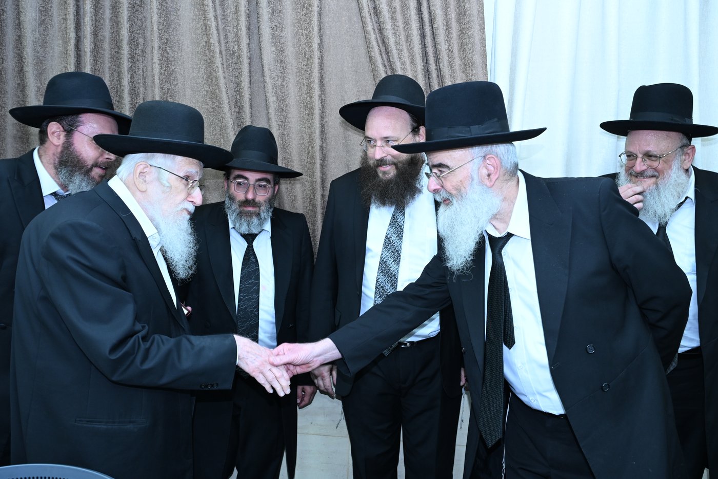 הכנסת ס"ת לישיבת בית אשר