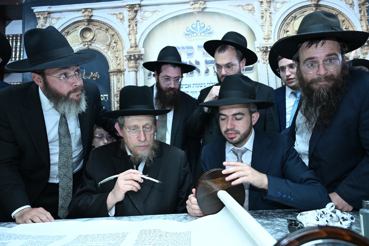 הכנסת ס"ת לישיבת בית אשר