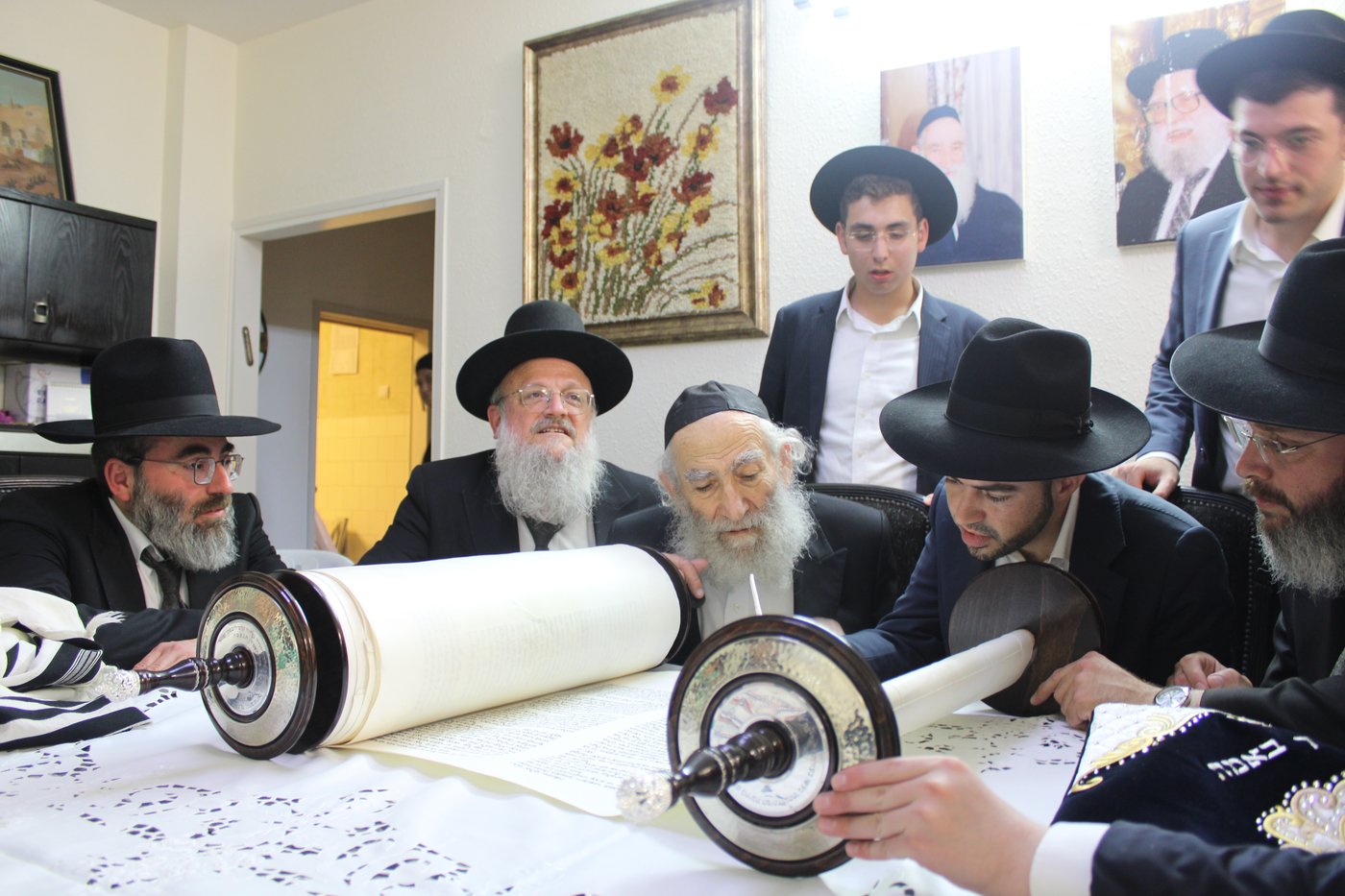 הכנסת ס"ת לישיבת בית אשר
