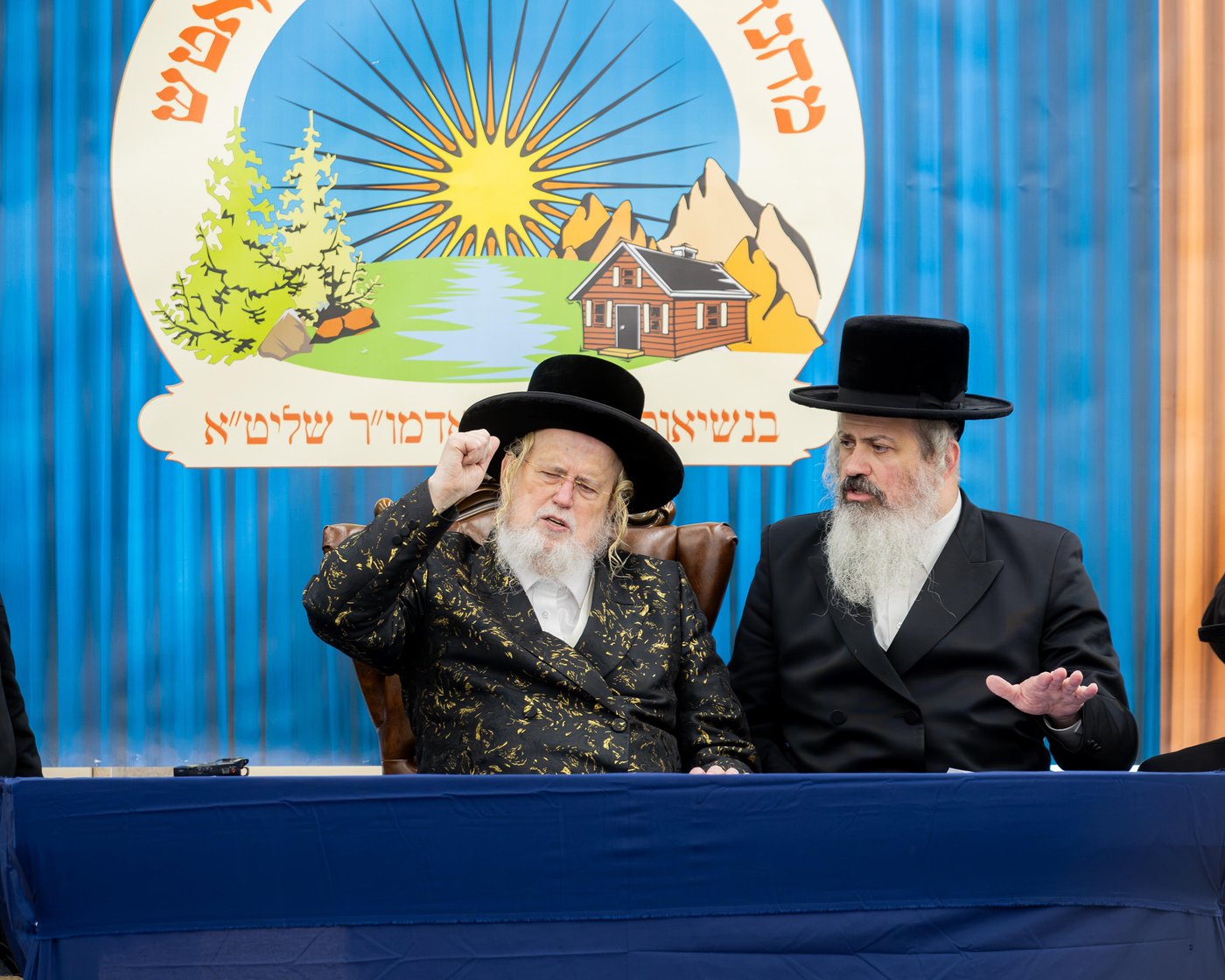 האדמו״ר ממונקאטש בביקור במחנה חיים ושלום