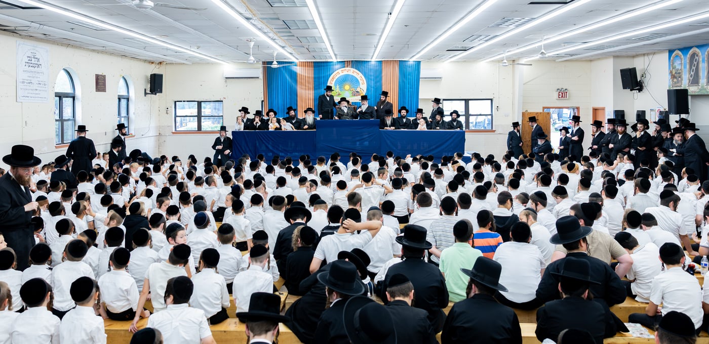 האדמו״ר ממונקאטש בביקור במחנה חיים ושלום