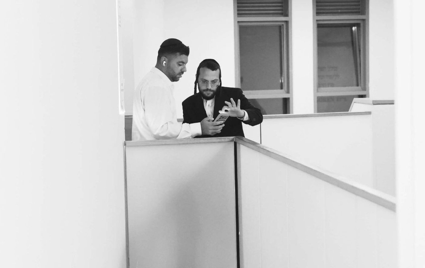 המגבעת שעפה במדבר | 'זיידל'ע' עם כל הנייעס והחשיפות