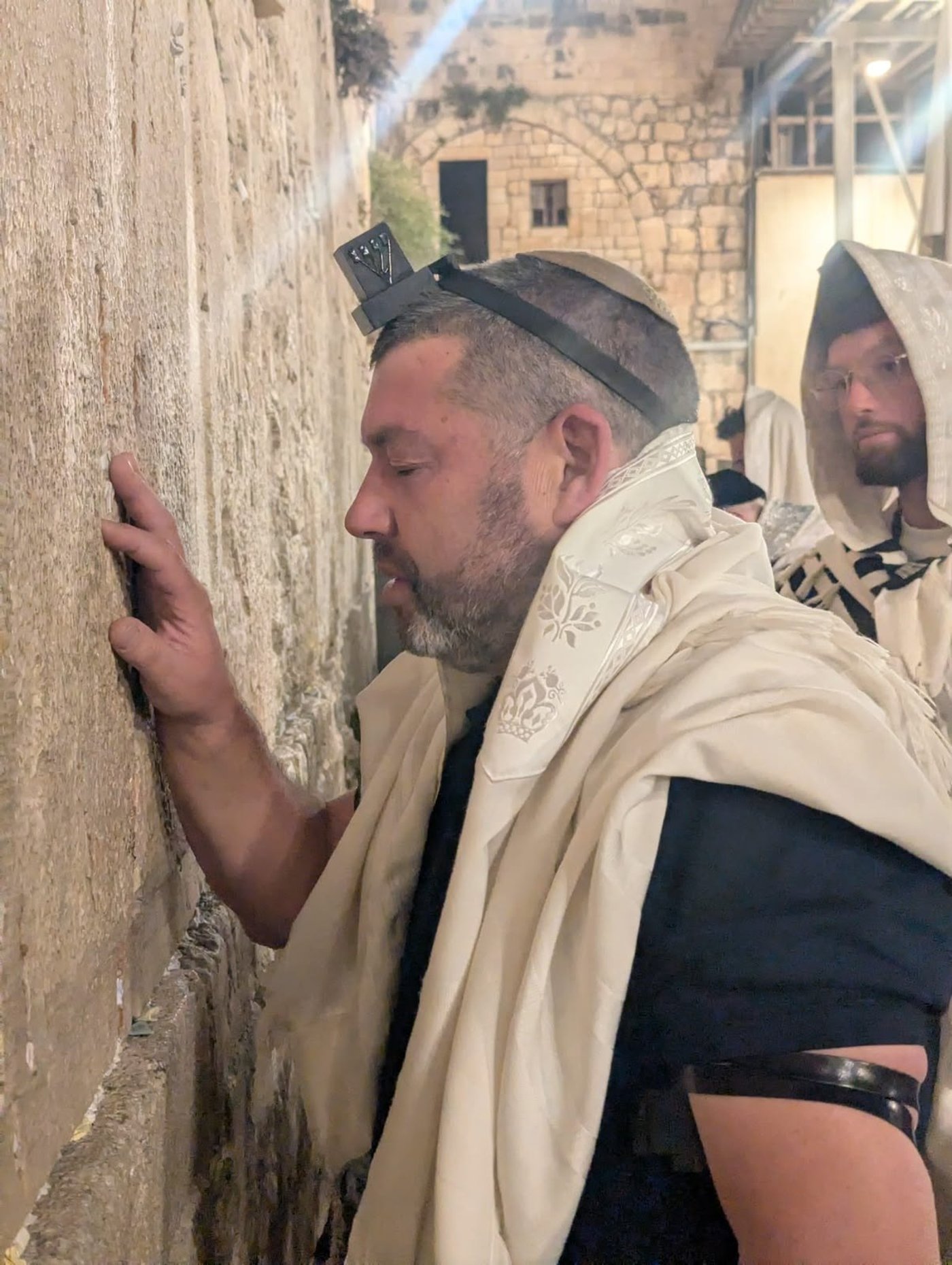 המגבעת שעפה במדבר | 'זיידל'ע' עם כל הנייעס והחשיפות