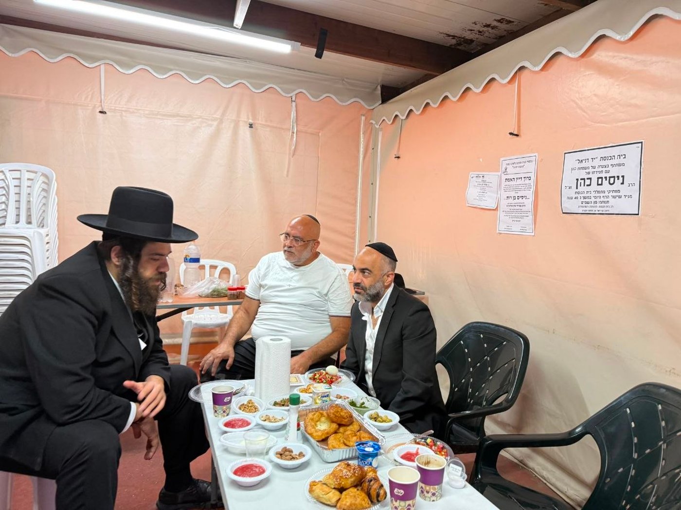 המגבעת שעפה במדבר | 'זיידל'ע' עם כל הנייעס והחשיפות