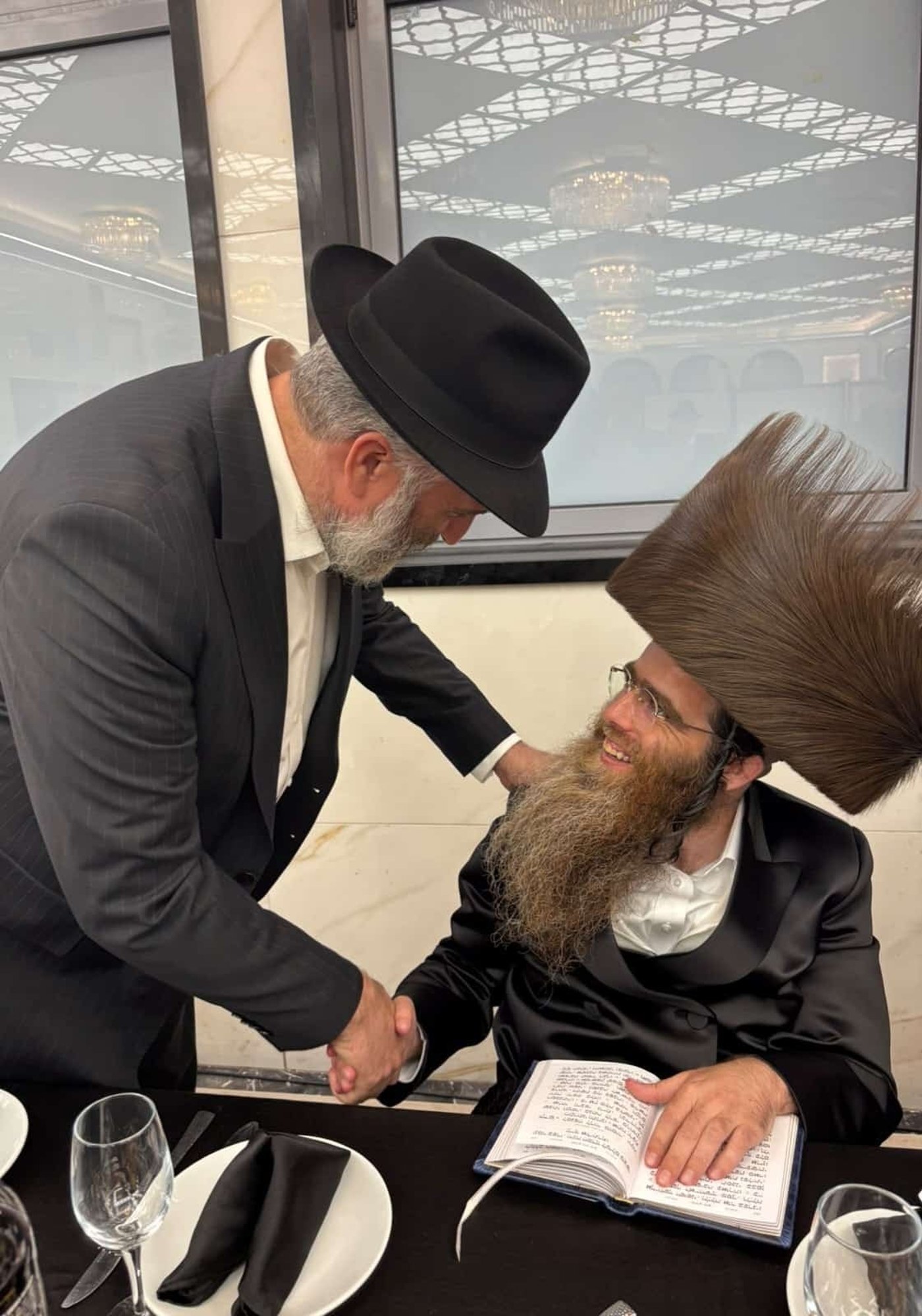 המגבעת שעפה במדבר | 'זיידל'ע' עם כל הנייעס והחשיפות
