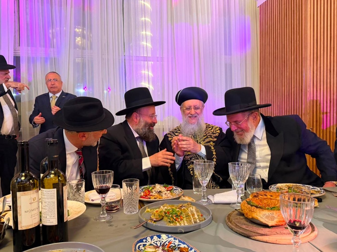 המגבעת שעפה במדבר | 'זיידל'ע' עם כל הנייעס והחשיפות