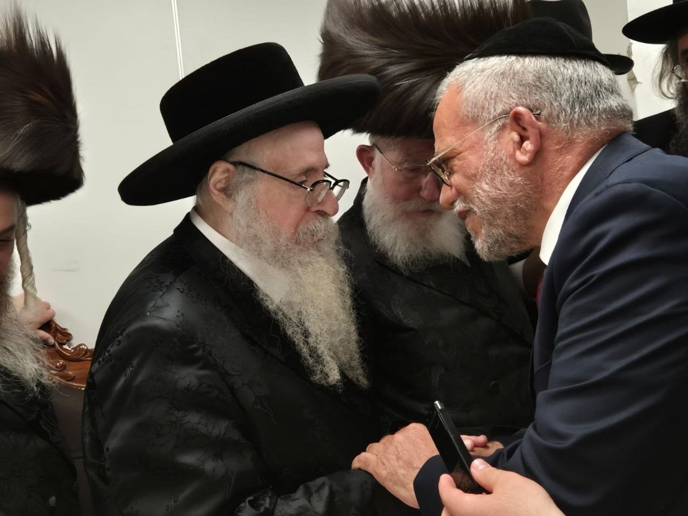 המגבעת שעפה במדבר | 'זיידל'ע' עם כל הנייעס והחשיפות