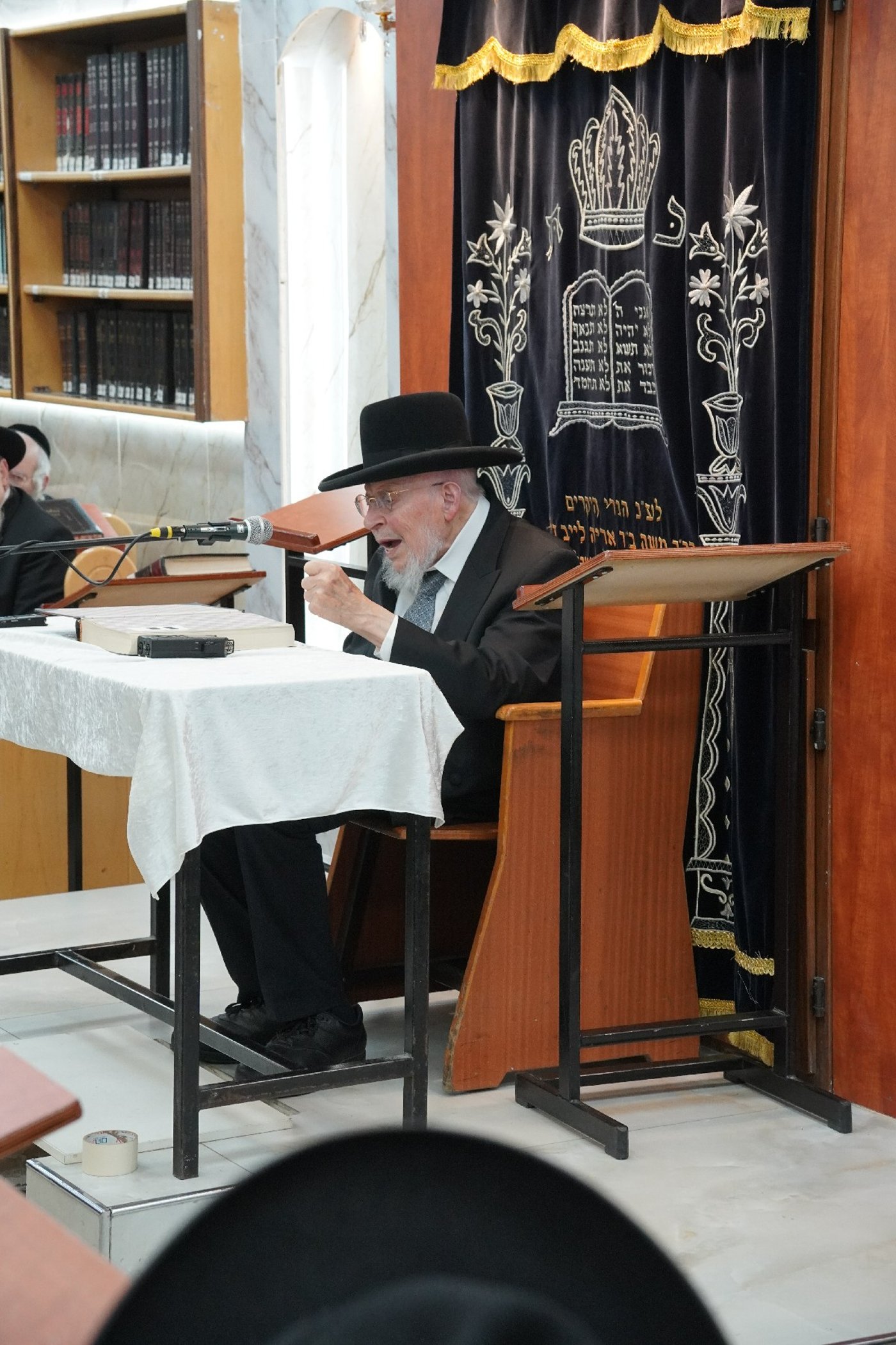 הגר"י אזרחי ב'זכרון מאיר'