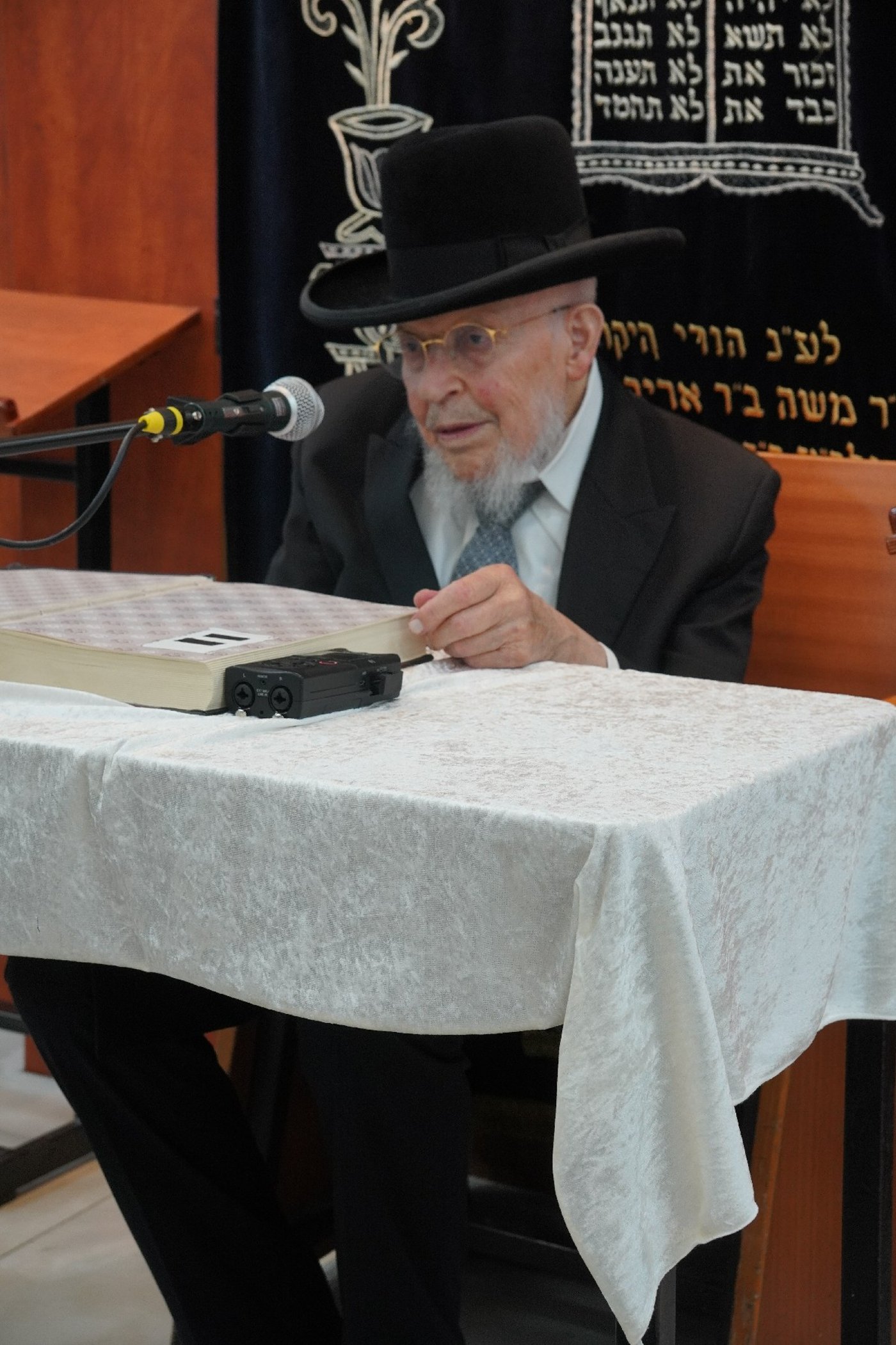הגר"י אזרחי ב'זכרון מאיר'