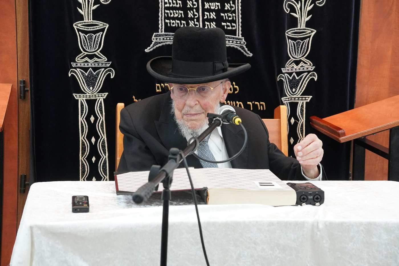 הגר"י אזרחי ב'זכרון מאיר'