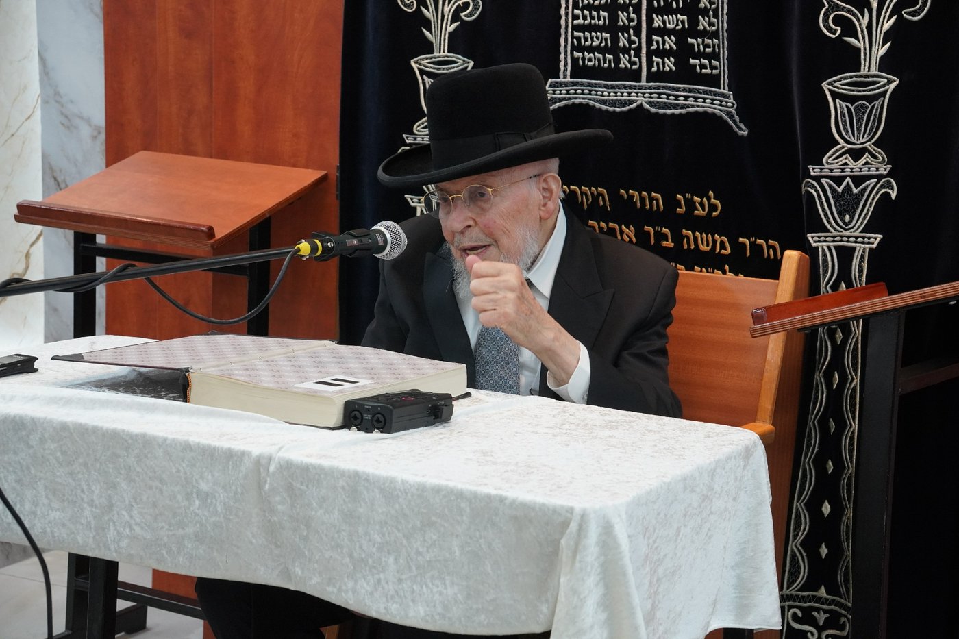 הגר"י אזרחי ב'זכרון מאיר'