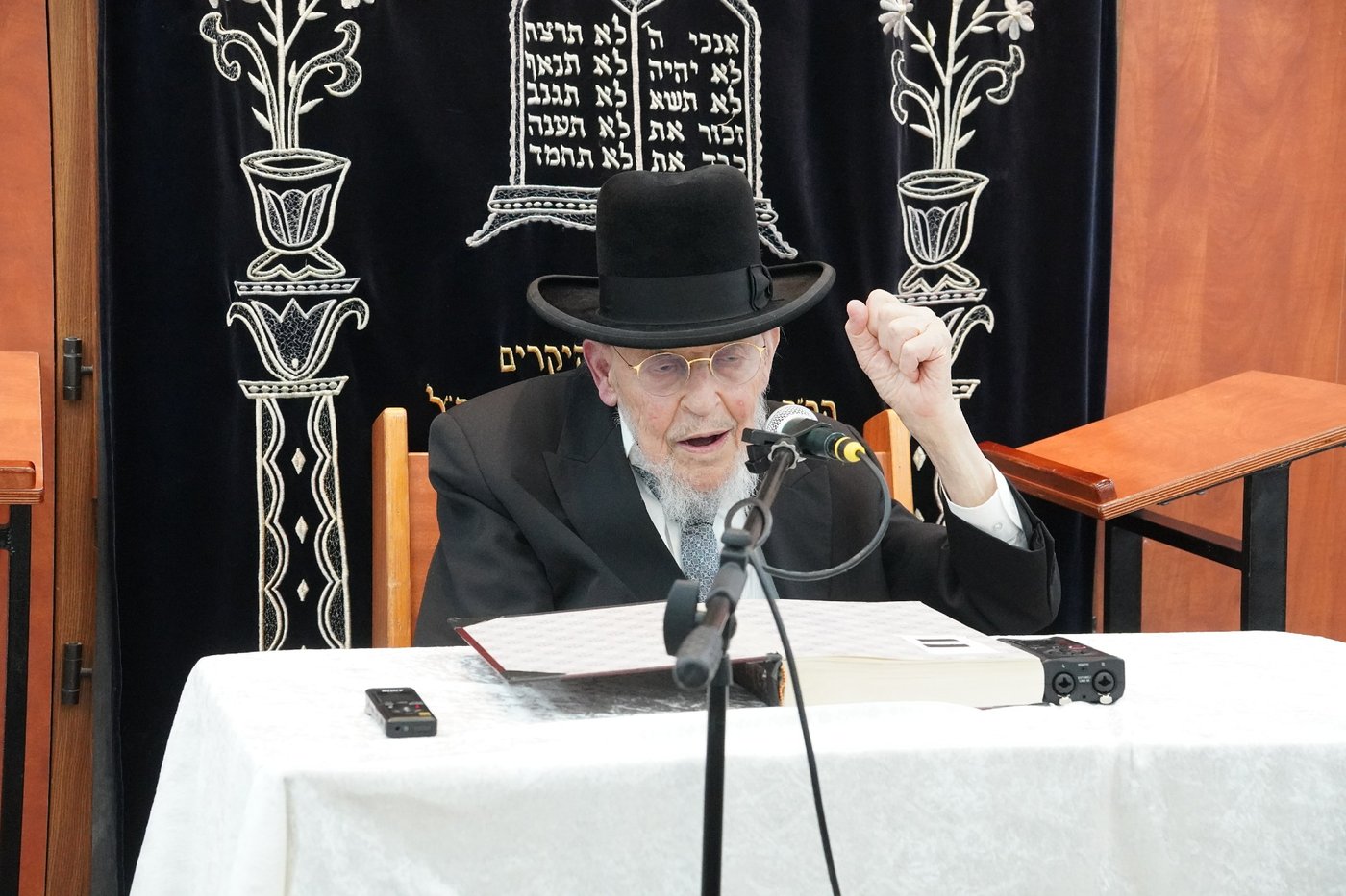 הגר"י אזרחי ב'זכרון מאיר'