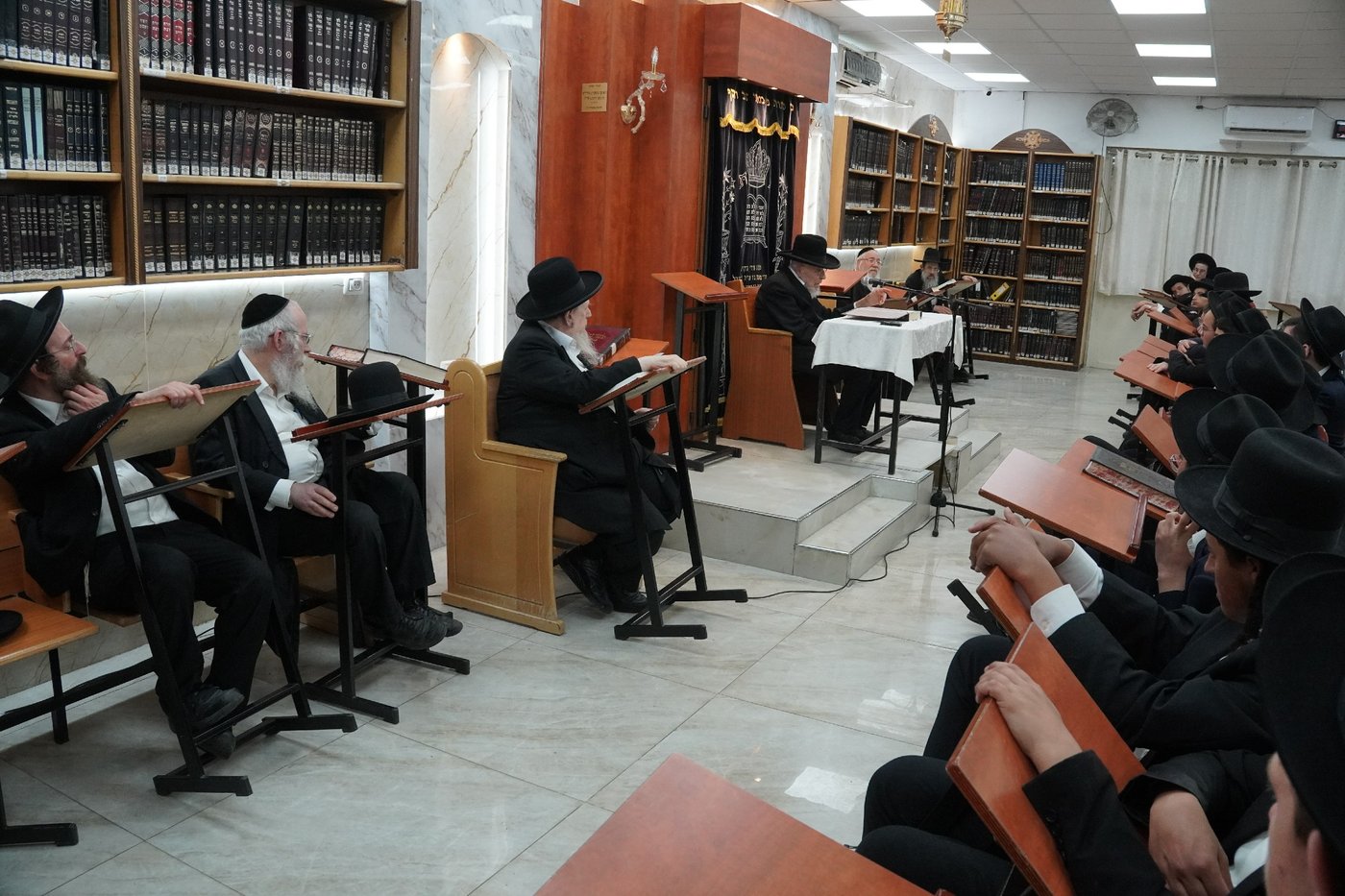 הגר"י אזרחי ב'זכרון מאיר'