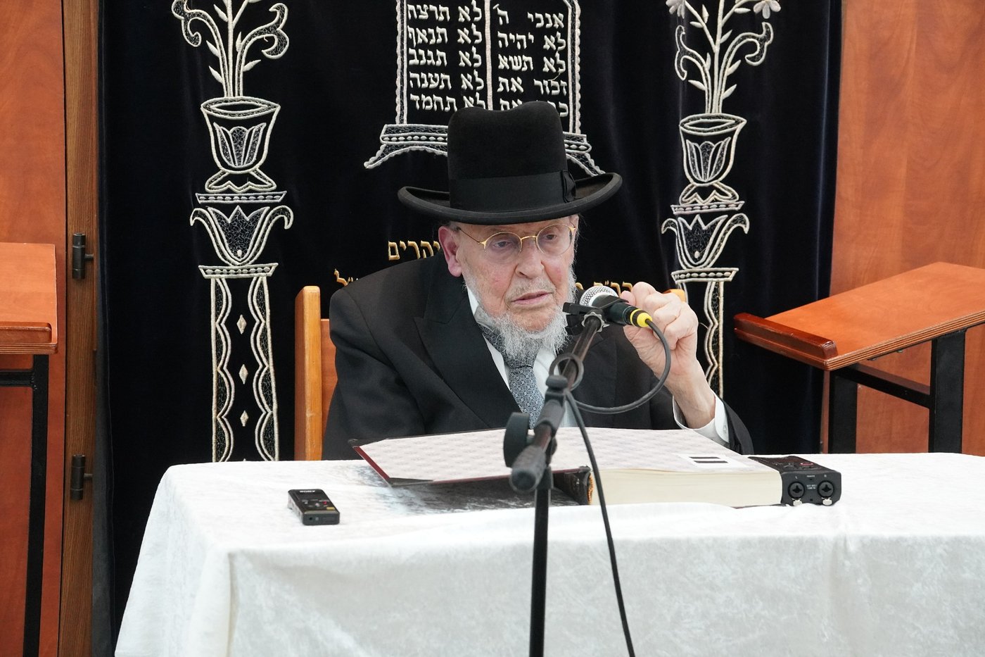 הגר"י אזרחי ב'זכרון מאיר'