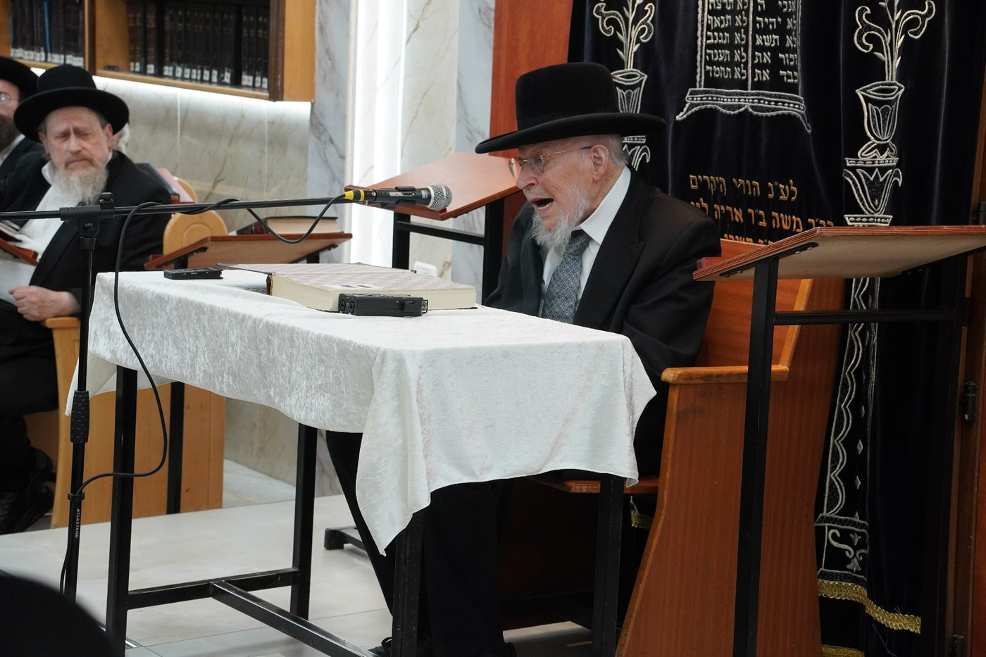 הגר"י אזרחי ב'זכרון מאיר'