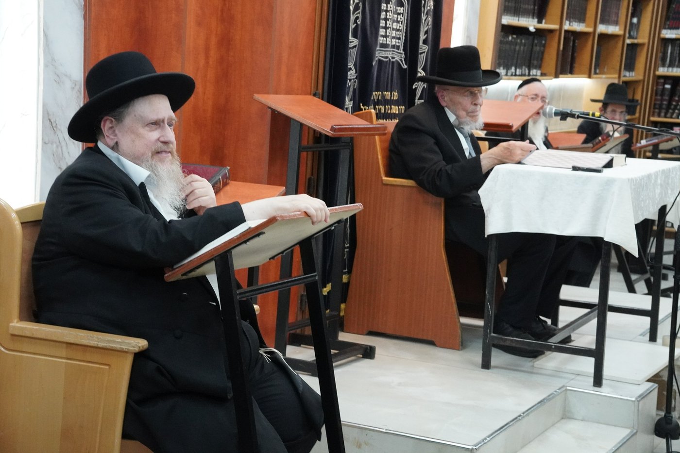 הגר"י אזרחי ב'זכרון מאיר'
