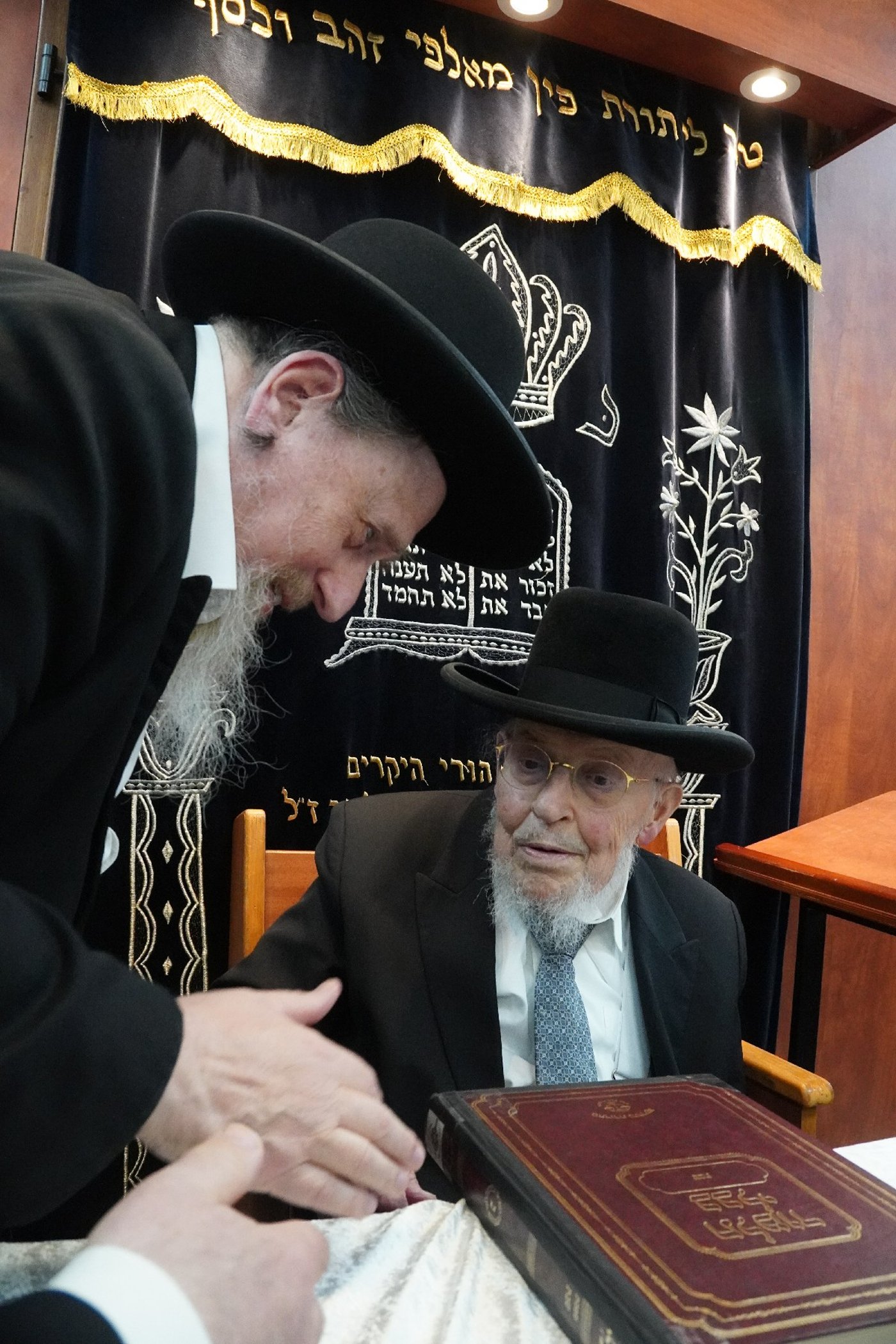 הגר"י אזרחי ב'זכרון מאיר'