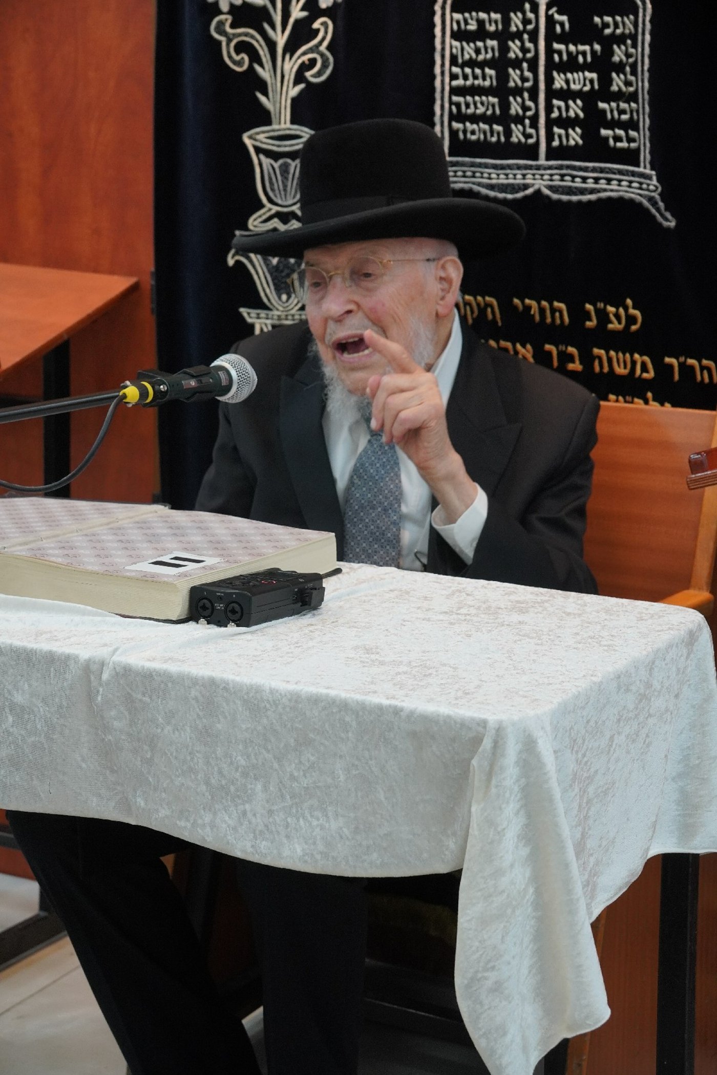 הגר"י אזרחי ב'זכרון מאיר'