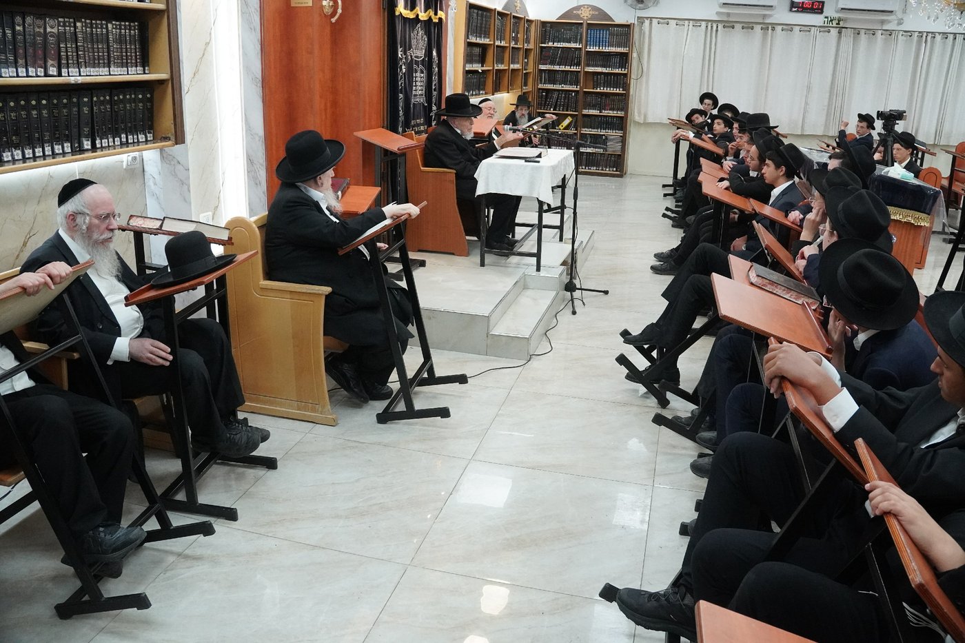 הגר"י אזרחי ב'זכרון מאיר'