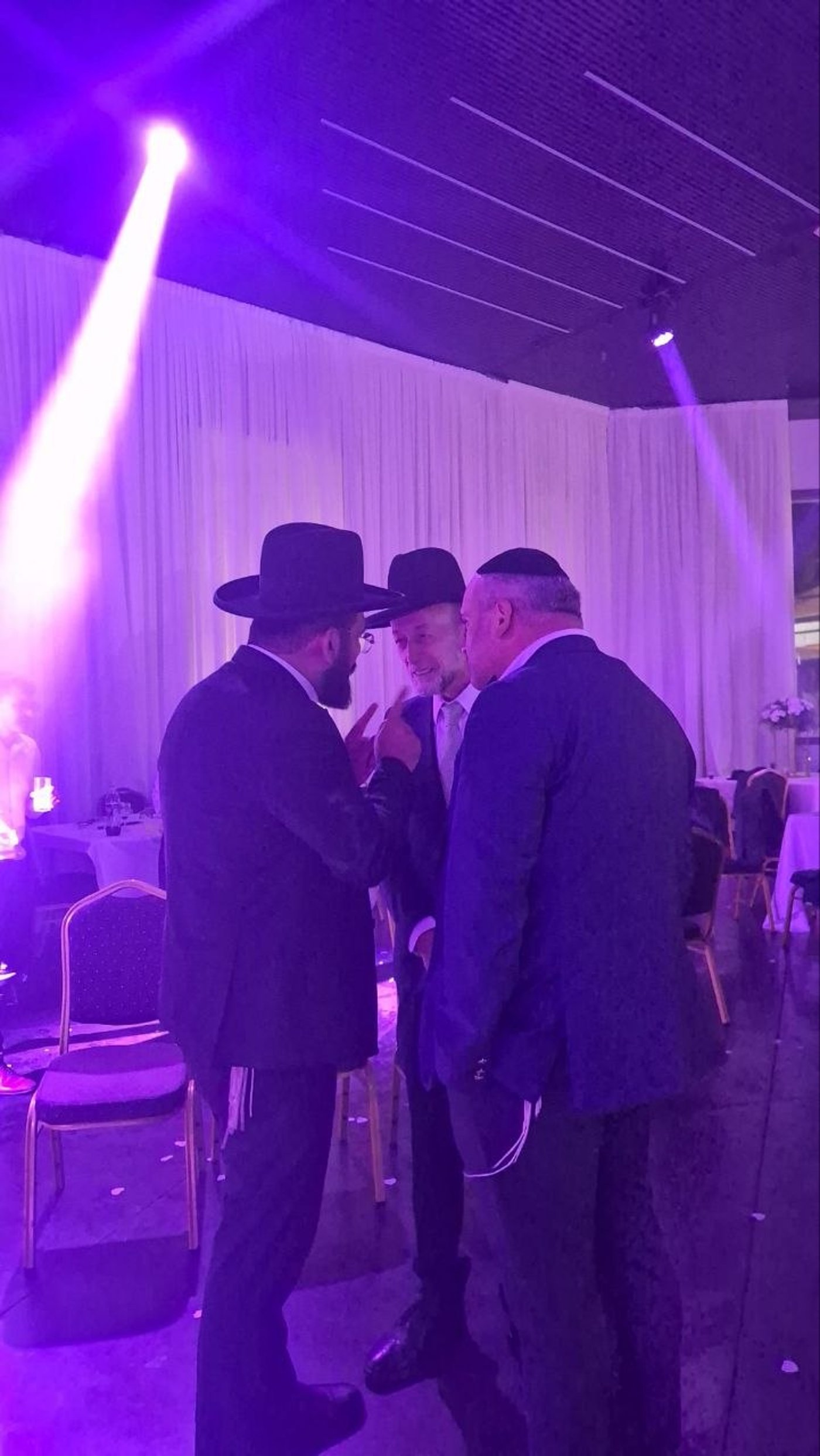 המגבעת שעפה במדבר | 'זיידל'ע' עם כל הנייעס והחשיפות