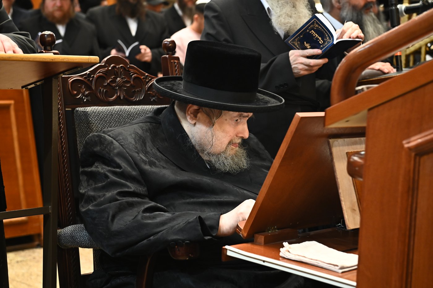 הגר"י יוסף והגרי"ד גרוסמן בסליחות בבעלזא