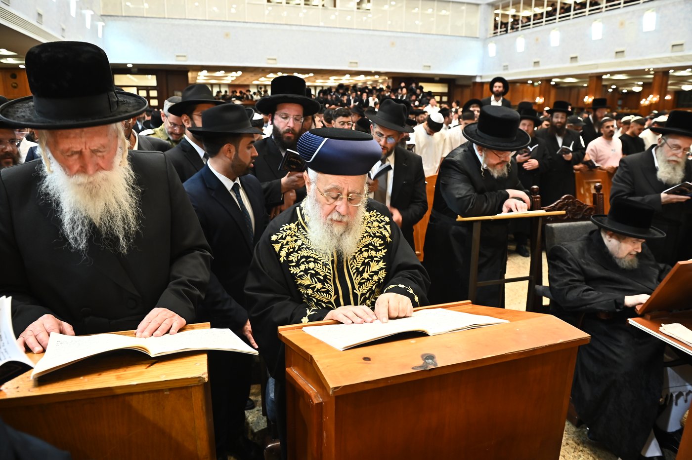 הגר"י יוסף והגרי"ד גרוסמן בסליחות בבעלזא