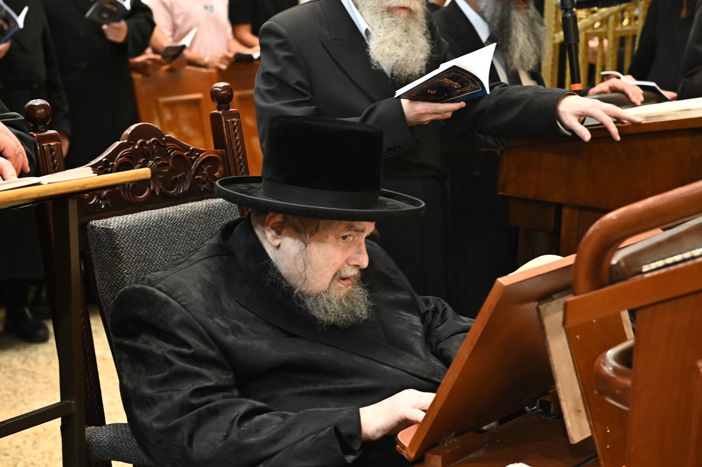 הגר"י יוסף והגרי"ד גרוסמן בסליחות בבעלזא