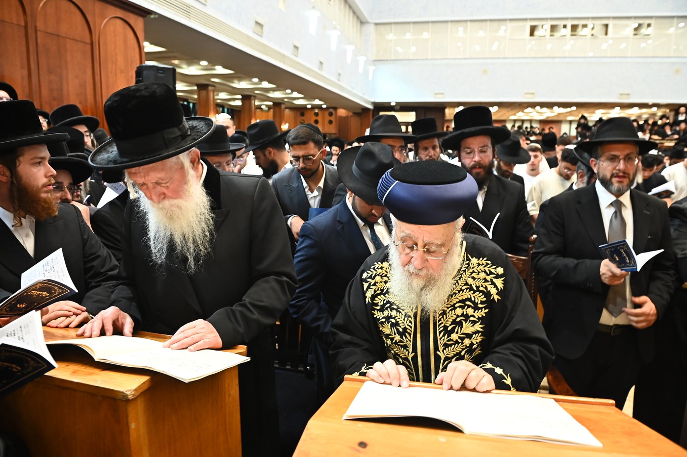 הגר"י יוסף והגרי"ד גרוסמן בסליחות בבעלזא