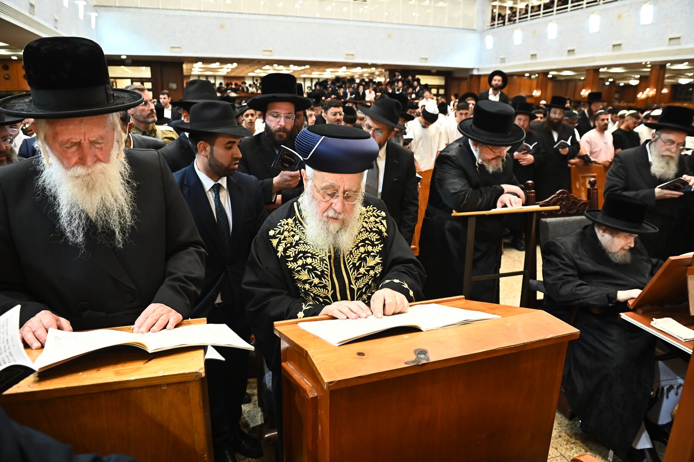 הגר"י יוסף והגרי"ד גרוסמן בסליחות בבעלזא