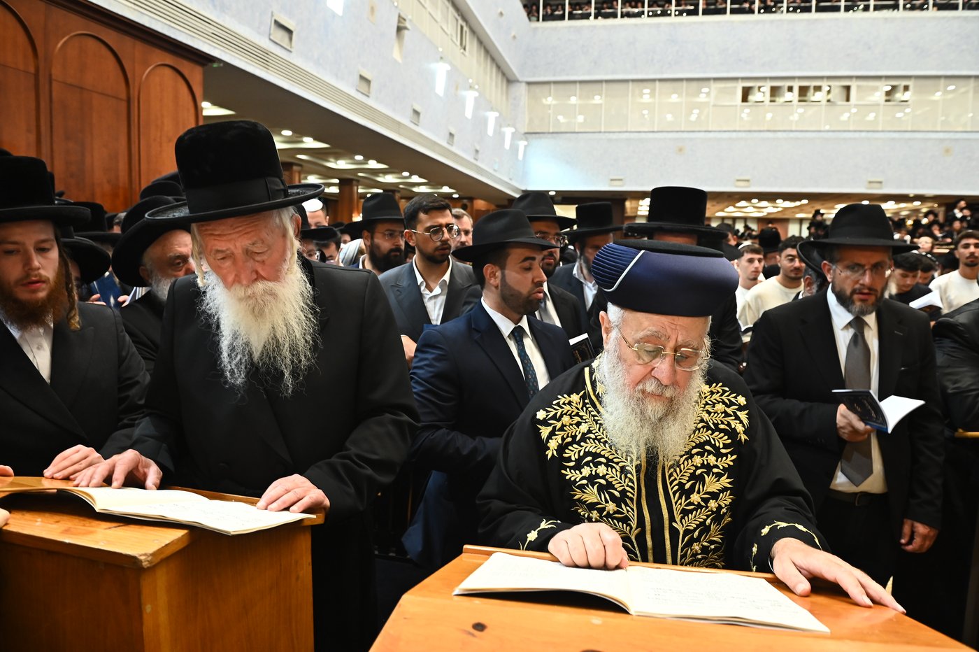 הגר"י יוסף והגרי"ד גרוסמן בסליחות בבעלזא