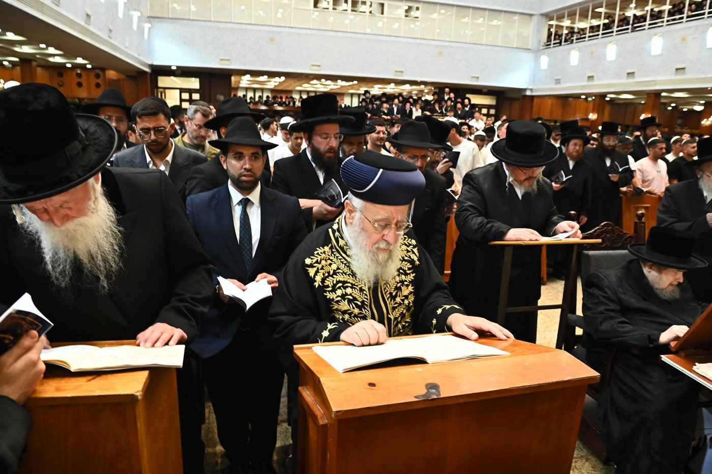 הגר"י יוסף והגרי"ד גרוסמן בסליחות בבעלזא