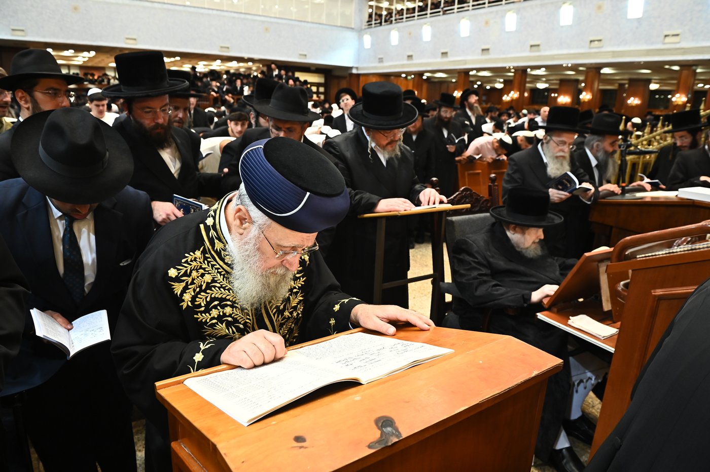 הגר"י יוסף והגרי"ד גרוסמן בסליחות בבעלזא