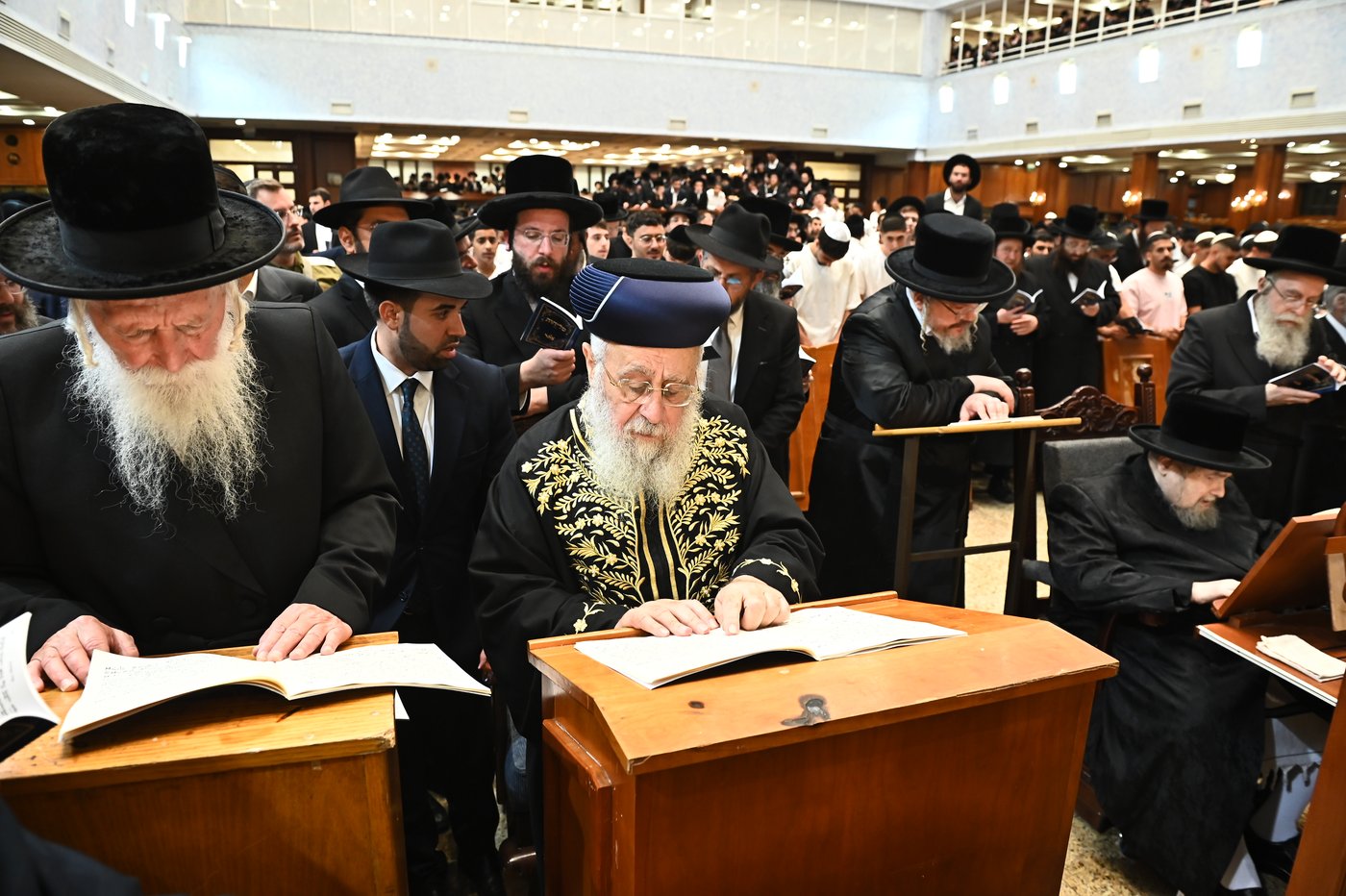 הגר"י יוסף והגרי"ד גרוסמן בסליחות בבעלזא