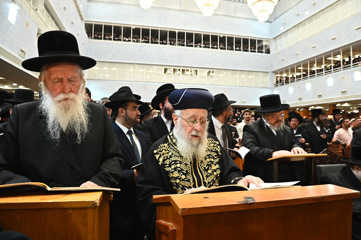 הגר"י יוסף והגרי"ד גרוסמן בסליחות בבעלזא