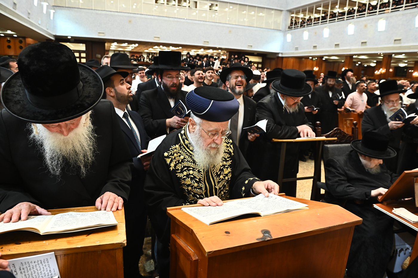 הגר"י יוסף והגרי"ד גרוסמן בסליחות בבעלזא