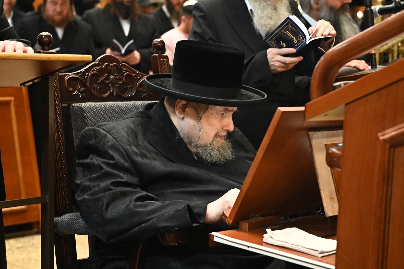 הגר"י יוסף והגרי"ד גרוסמן בסליחות בבעלזא