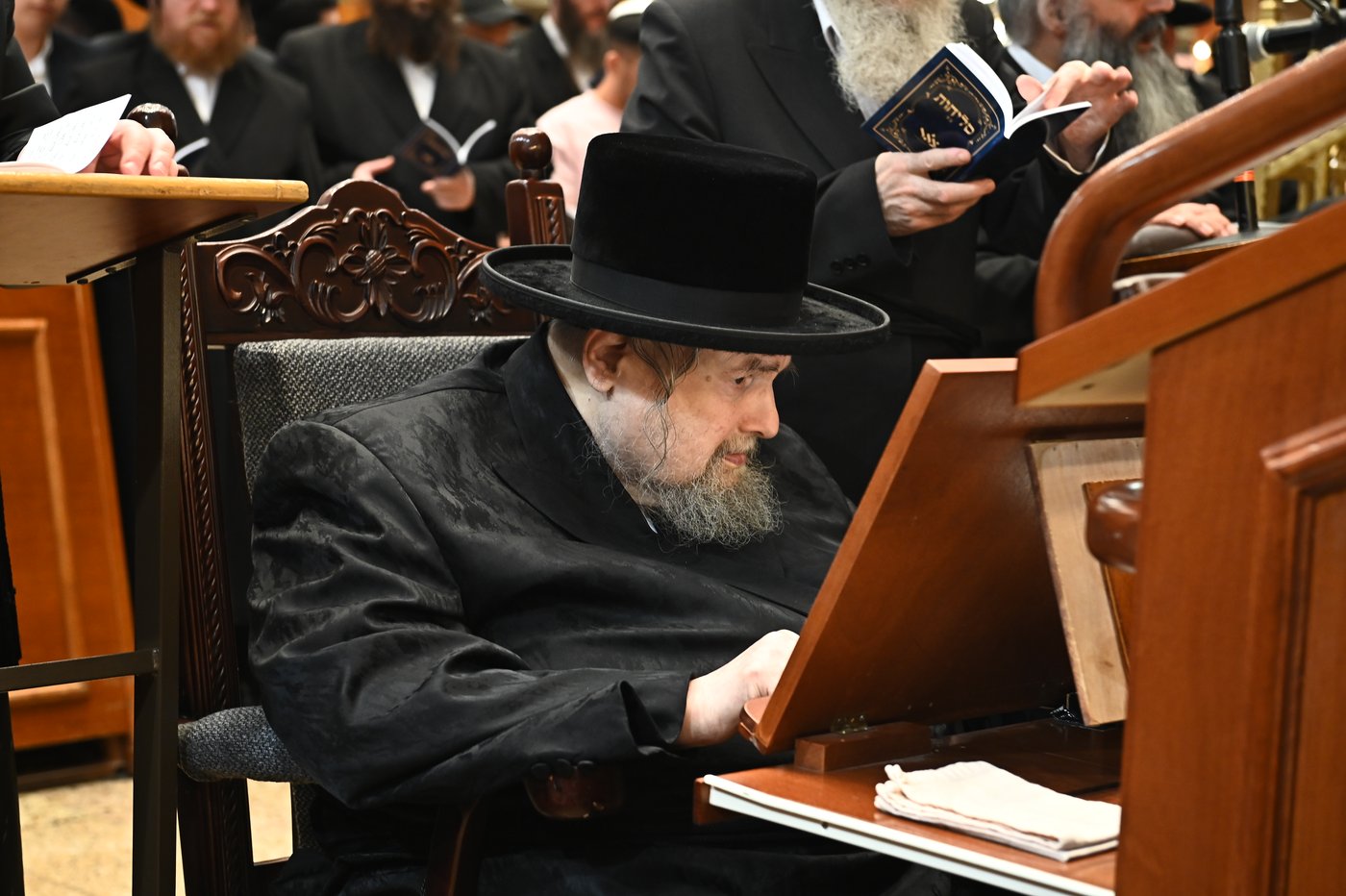הגר"י יוסף והגרי"ד גרוסמן בסליחות בבעלזא