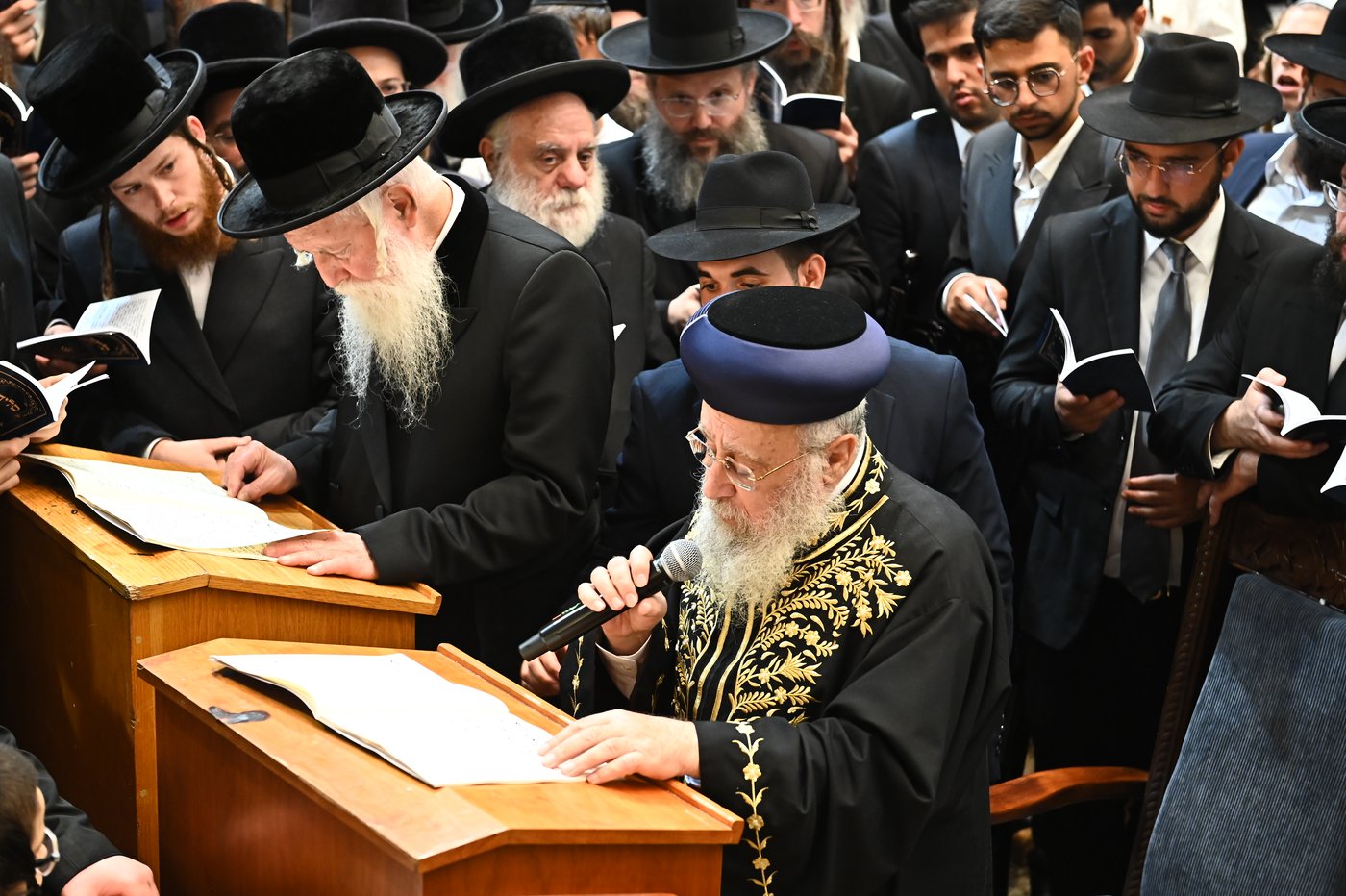 הגר"י יוסף והגרי"ד גרוסמן בסליחות בבעלזא