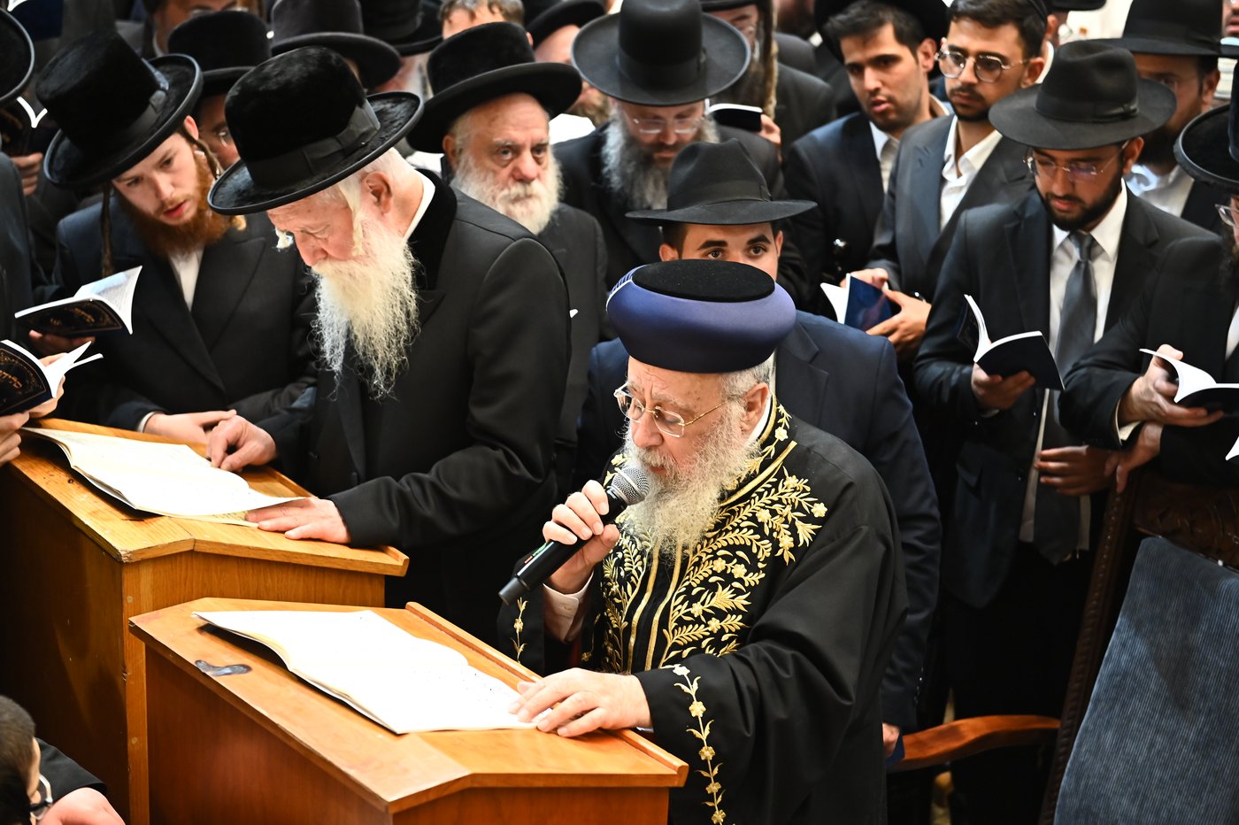 הגר"י יוסף והגרי"ד גרוסמן בסליחות בבעלזא