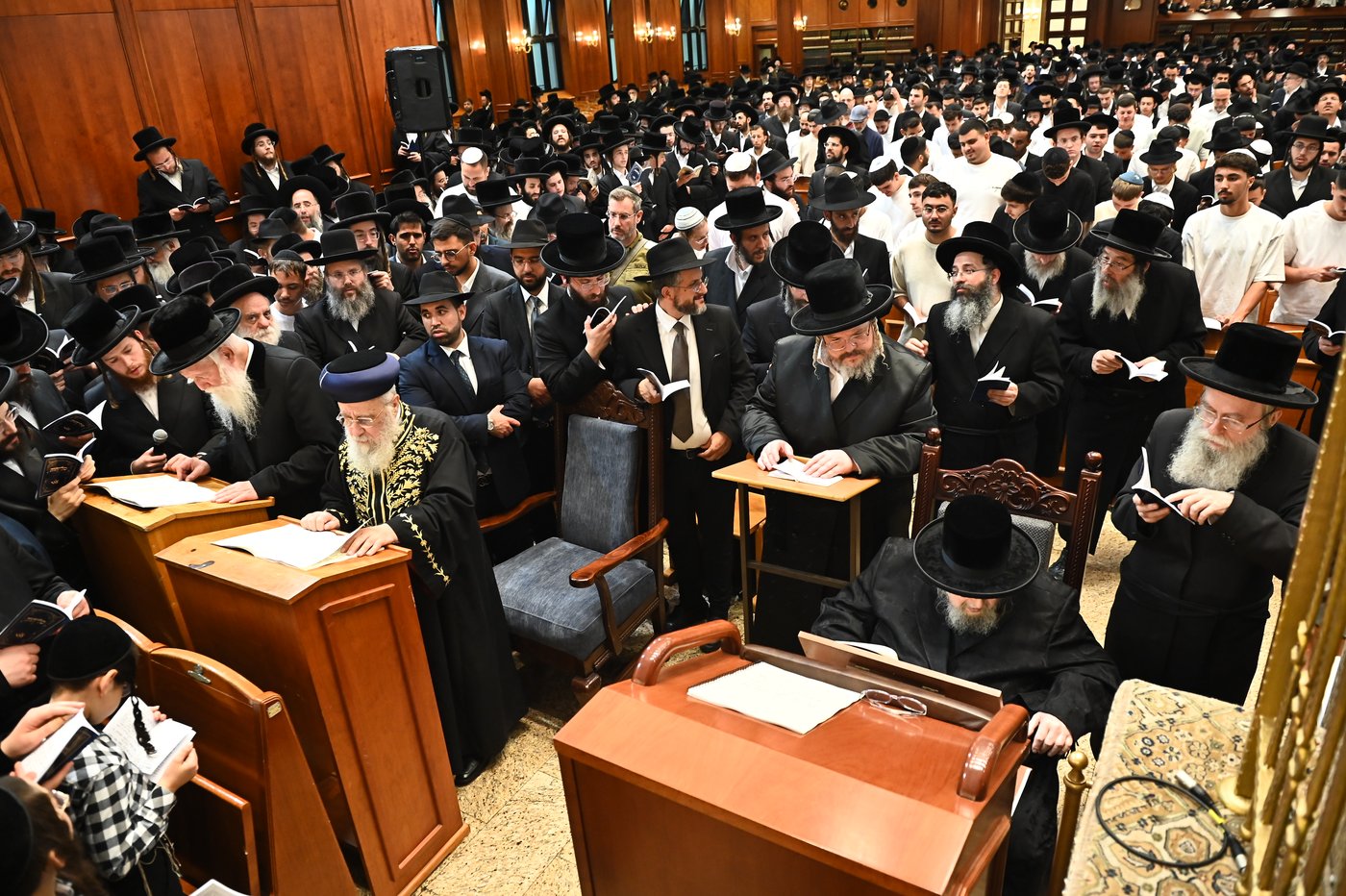 הגר"י יוסף והגרי"ד גרוסמן בסליחות בבעלזא