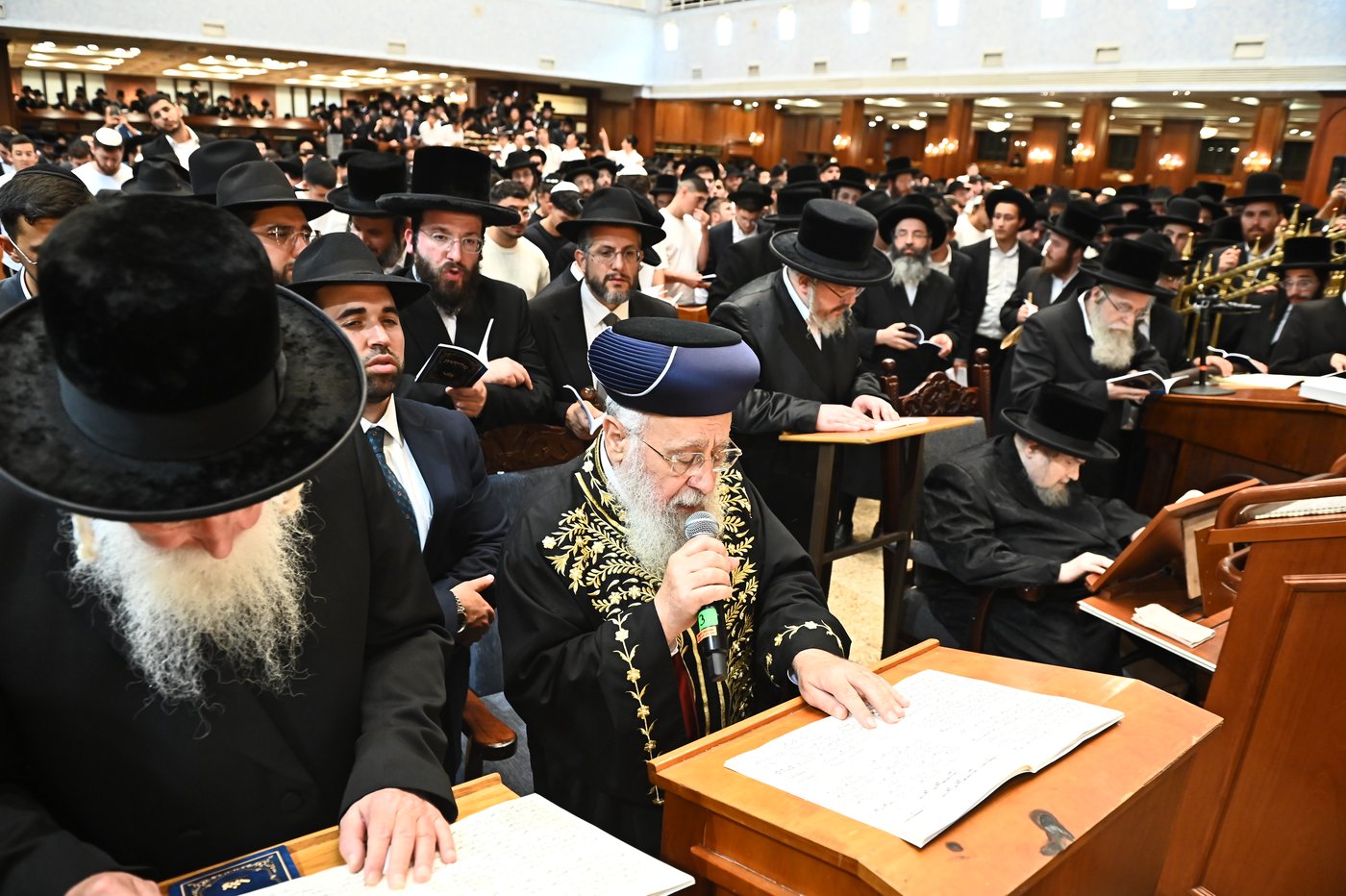 הגר"י יוסף והגרי"ד גרוסמן בסליחות בבעלזא