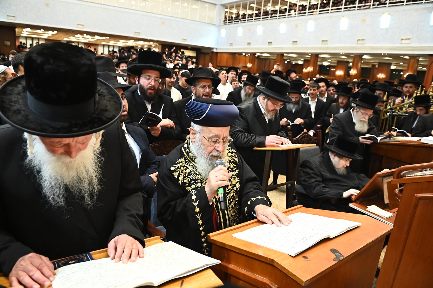 הגר"י יוסף והגרי"ד גרוסמן בסליחות בבעלזא