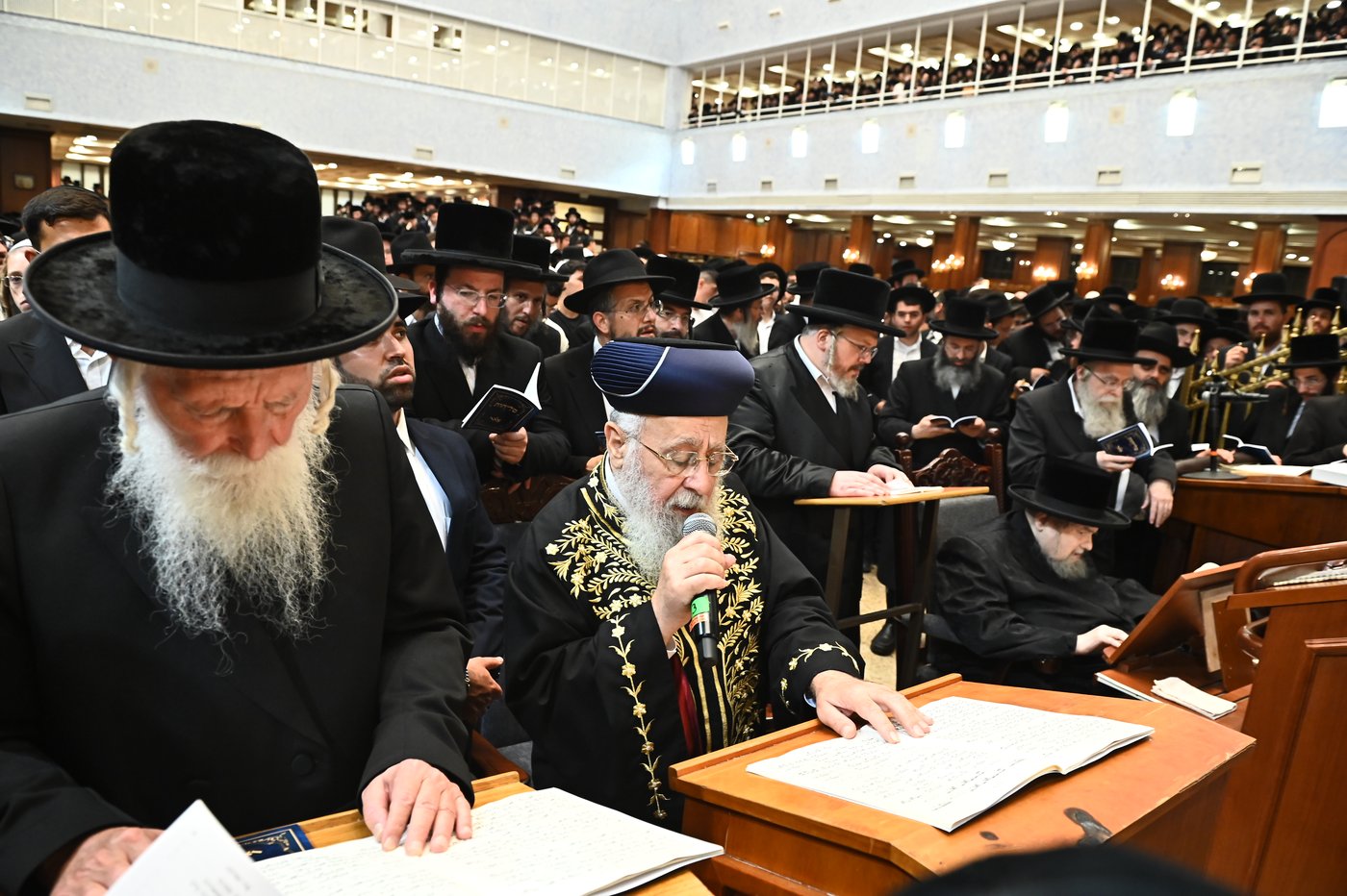 הגר"י יוסף והגרי"ד גרוסמן בסליחות בבעלזא