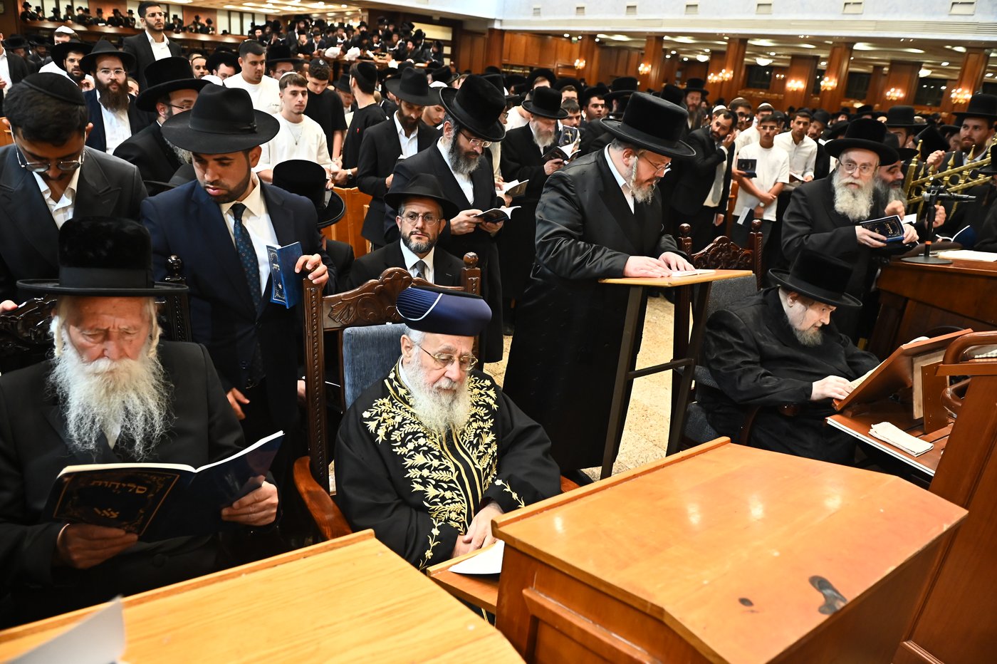 הגר"י יוסף והגרי"ד גרוסמן בסליחות בבעלזא