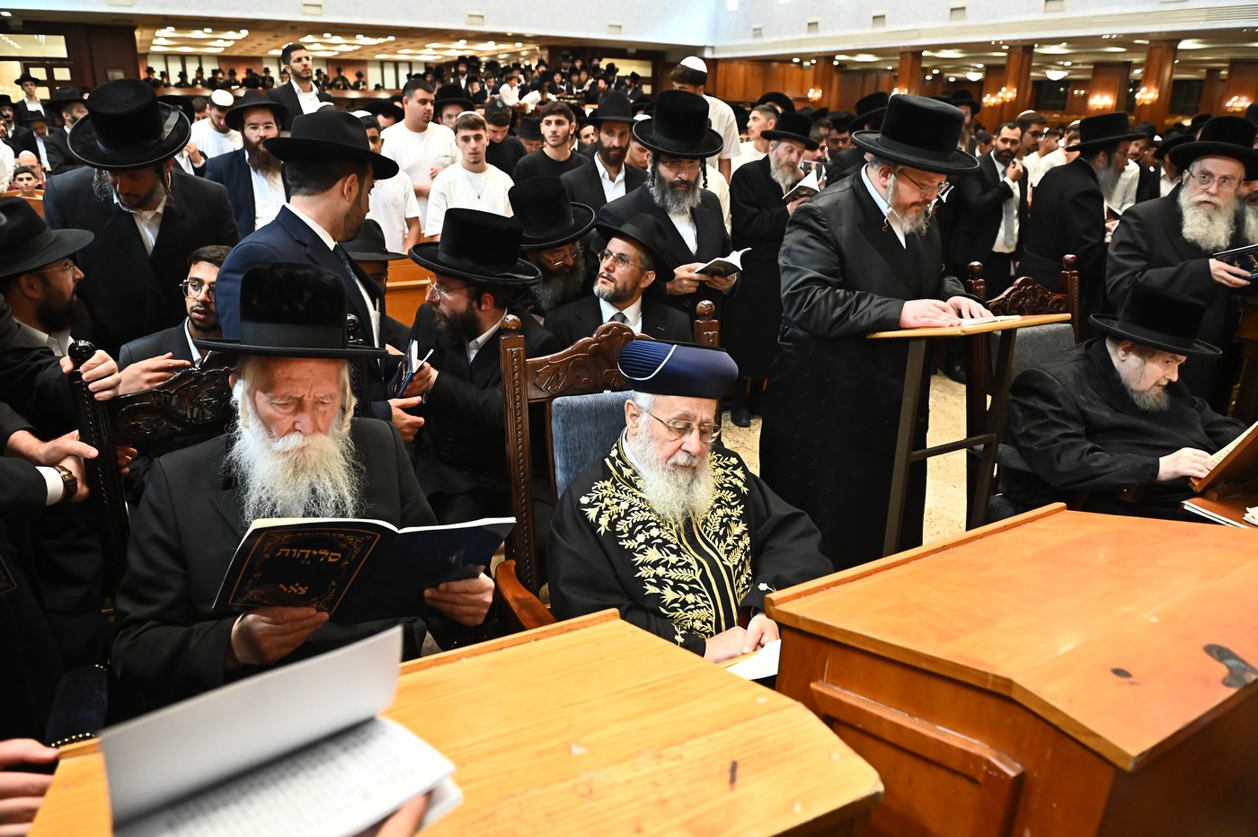 הגר"י יוסף והגרי"ד גרוסמן בסליחות בבעלזא