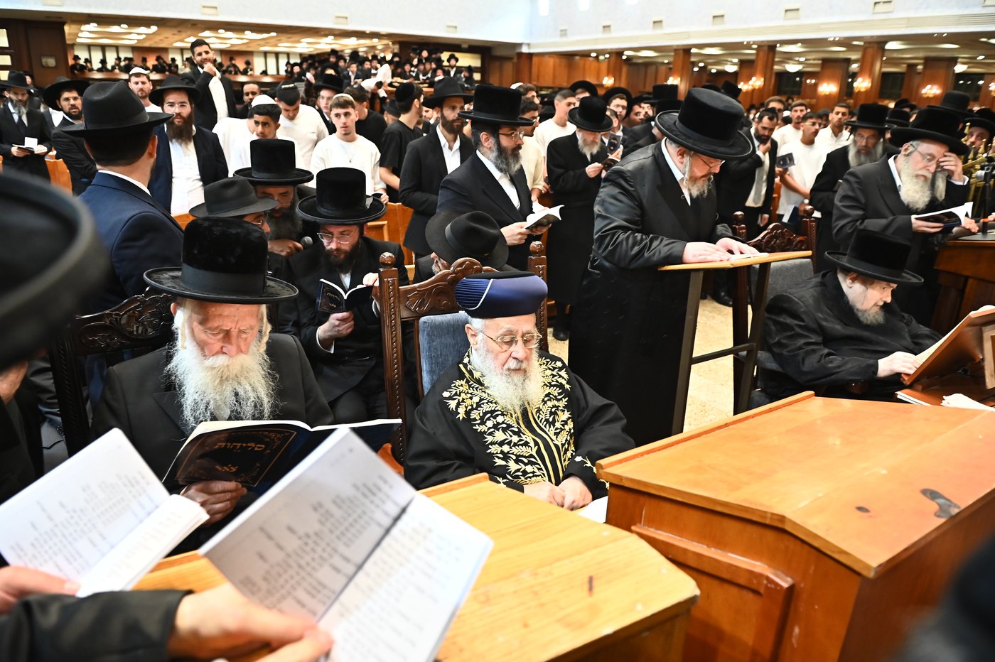 הגר"י יוסף והגרי"ד גרוסמן בסליחות בבעלזא
