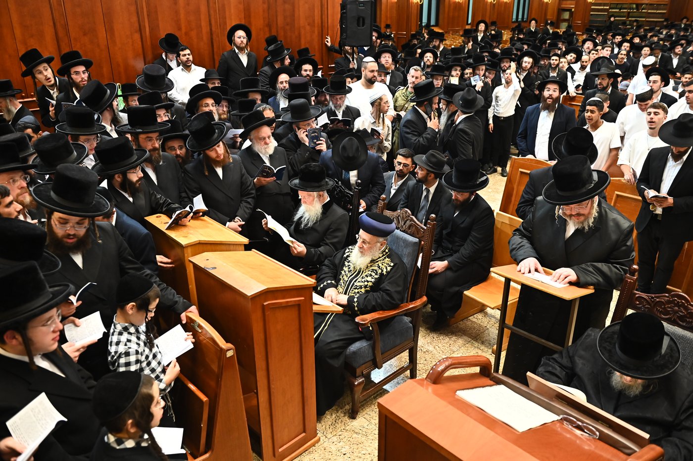 הגר"י יוסף והגרי"ד גרוסמן בסליחות בבעלזא