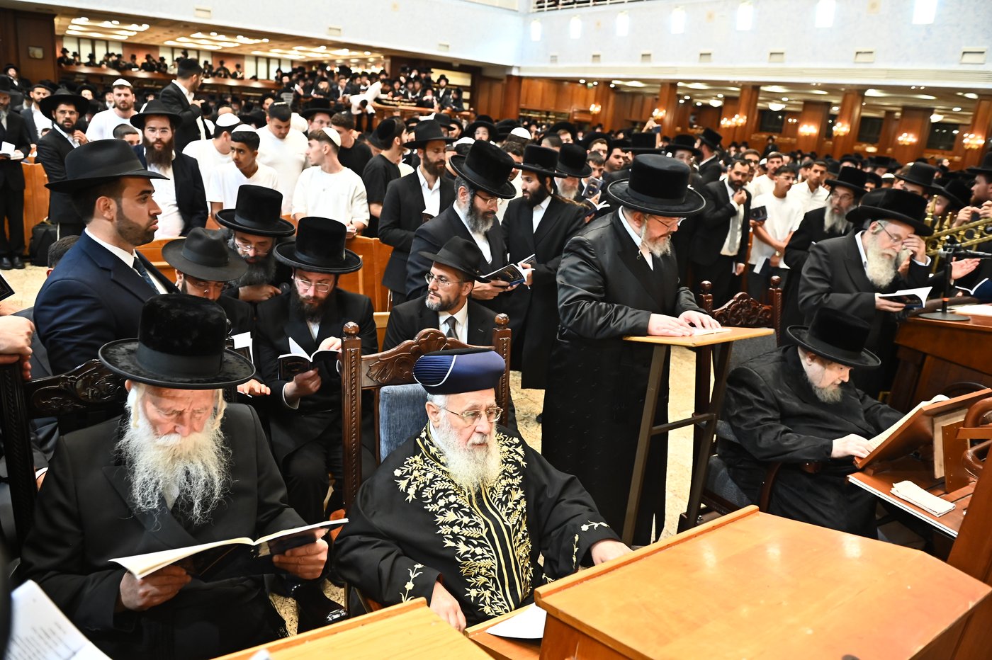 הגר"י יוסף והגרי"ד גרוסמן בסליחות בבעלזא
