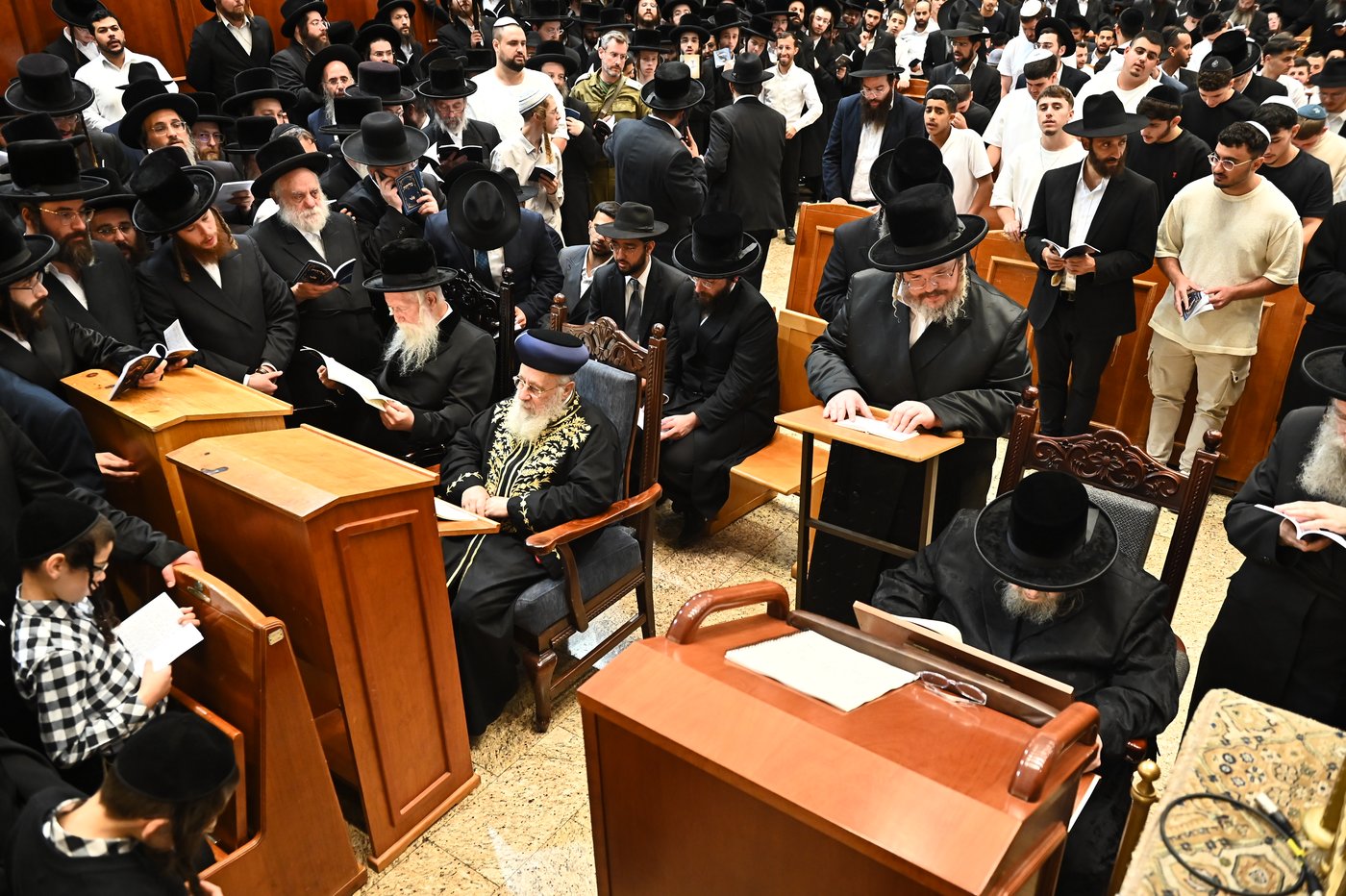 הגר"י יוסף והגרי"ד גרוסמן בסליחות בבעלזא