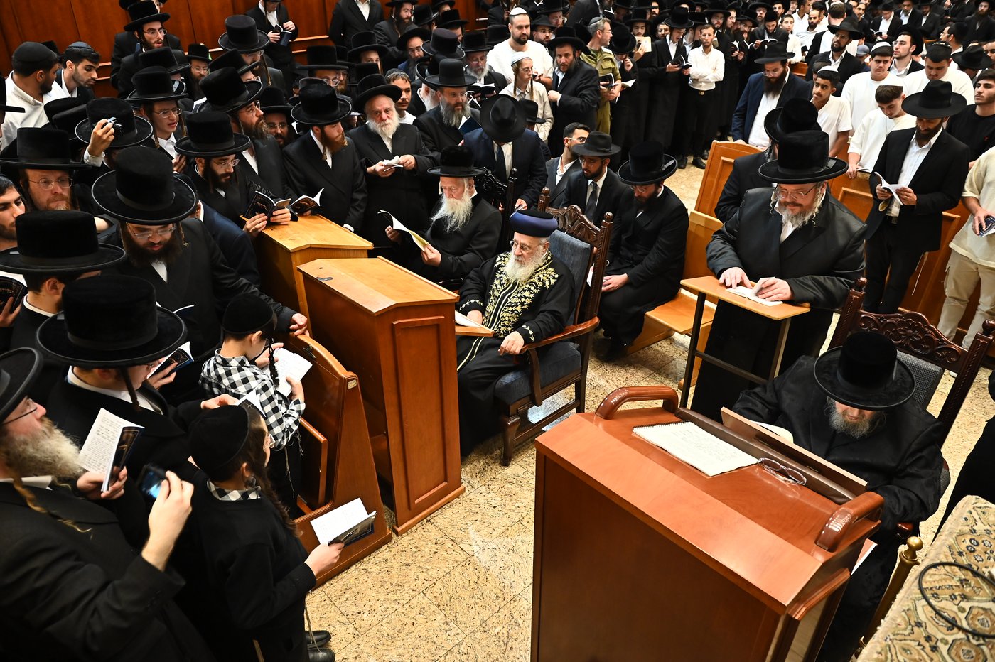 הגר"י יוסף והגרי"ד גרוסמן בסליחות בבעלזא